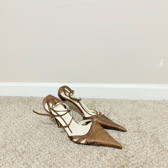 Brown Heels with Pointed Toe and Strappy Design - Picture 5 of 9